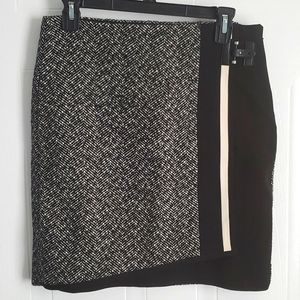 White black house market  skirt  very pretty .perfect for cool weather   size 2